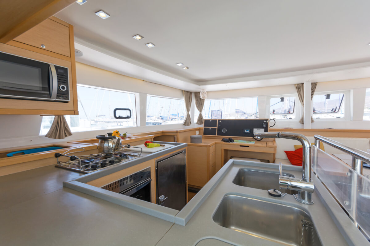 Upt2_05657L - Elysium Yachts
